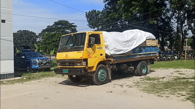 পাচারকালে ২৫০ বস্তা সারসহ ফরিদপুরে ডিলার আটক