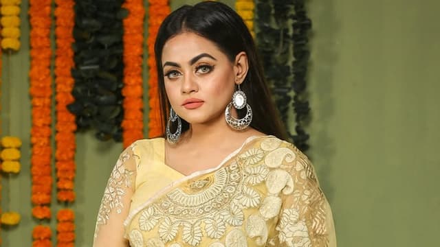 ৩৯ বছরেই না ফেরার দেশে মডেল-অভিনেত্রী তুলনা