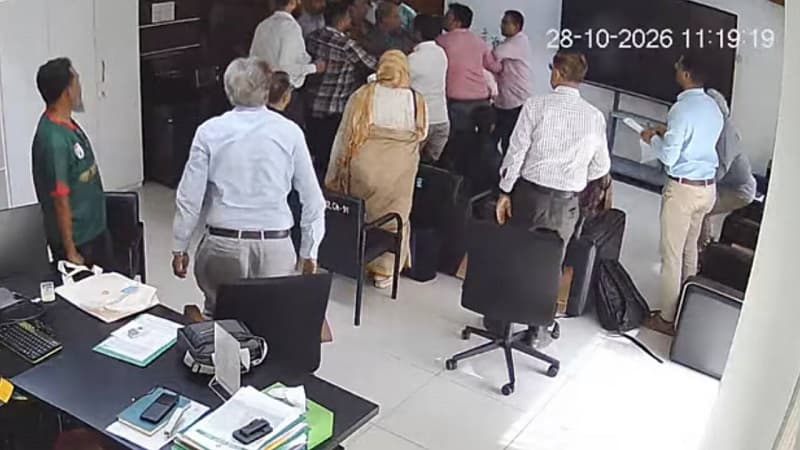 আইইডিসিআরের কার্যালয়ে ঢুকে পরিচালককে মারধরের ঘটনায় তদন্ত কমিটি গঠন
