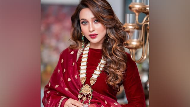 এটিই কি মিমির অবিবাহিত জীবনের শেষ দুর্গাপূজা?