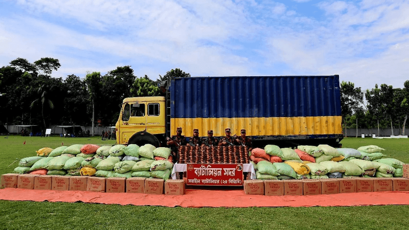 কোটি টাকার ভারতীয় পণ্যসহ কাভার্ড ভ্যান জব্দ করল বিজিবি কোটি টাকার ভারতীয় পণ্যসহ কাভার্ড ভ্যান জব্দ করল বিজিবি