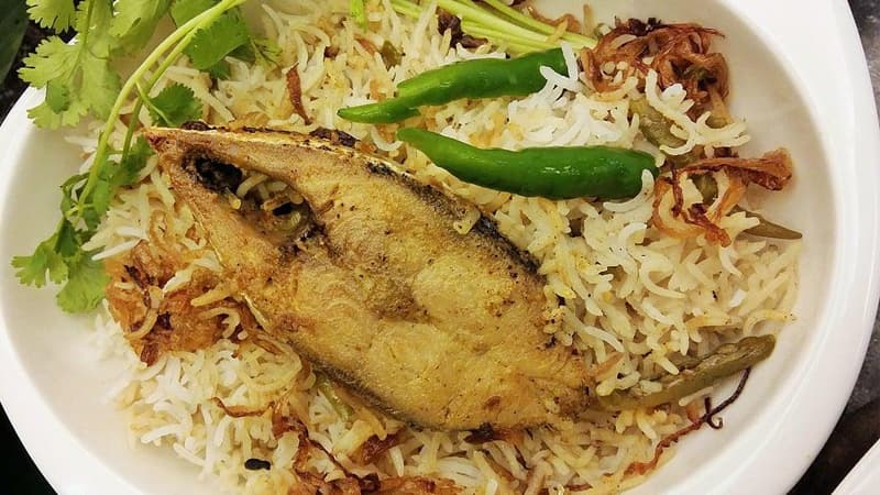 বাসমতি চালে মজাদার ঝাল ইলিশ পোলাও বাসমতি চালে মজাদার ঝাল ইলিশ পোলাও