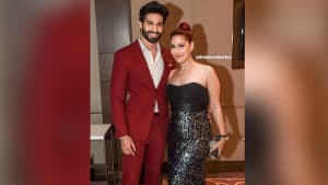 ১৪ বছরের সংসার ভাঙার খবর দিলেন বিজয়েন্দ্র কুমেরিয়া ছবিতে ১৪ বছরের সংসার ভাঙার খবর দিলেন বিজয়েন্দ্র কুমেরিয়া সংক্রান্ত দৃশ্য