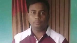 ছুটি শেষে আর কাজে ফেরা হলো না শাহেদের, রিয়াদে হামলায় নিভে গেল প্রাণ ছবিতে ছুটি শেষে আর কাজে ফেরা হলো না শাহেদের, রিয়াদে হামলায় নিভে গেল প্রাণ সংক্রান্ত দৃশ্য