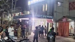 কুষ্টিয়ায় পাগলা কুকুরের কামড়ে হাসপাতালে ৩৩ জন ছবিতে কুষ্টিয়ায় পাগলা কুকুরের কামড়ে হাসপাতালে ৩৩ জন সংক্রান্ত দৃশ্য