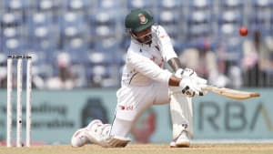 টানা দুই ইনিংসে অর্ধশতক হাঁকালেন লিটন ছবিতে টানা দুই ইনিংসে অর্ধশতক হাঁকালেন লিটন সংক্রান্ত দৃশ্য