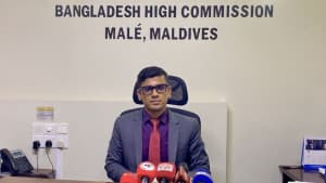 মালদ্বীপে ছয় মাসে প্রাণ গেছে ৪৫ বাংলাদেশির, প্রবাসীদের অকালমৃত্যু বাড়ছে কেন ছবিতে মালদ্বীপে ছয় মাসে প্রাণ গেছে ৪৫ বাংলাদেশির, প্রবাসীদের অকালমৃত্যু বাড়ছে কেন সংক্রান্ত দৃশ্য