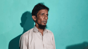 ফ্যামিলি কার্ড দেবে বলে বিধবার টিপসই নেন ‘জামায়াতকর্মী’, পরে গ্রামে ছড়ায় বিয়ের খবর ছবিতে ফ্যামিলি কার্ড দেবে বলে বিধবার টিপসই নেন ‘জামায়াতকর্মী’, পরে গ্রামে ছড়ায় বিয়ের খবর সংক্রান্ত দৃশ্য