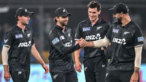 ভারত সিরিজের আগে চোটের হানায় বিপাকে নিউজিল্যান্ড ছবিতে ভারত সিরিজের আগে চোটের হানায় বিপাকে নিউজিল্যান্ড সংক্রান্ত দৃশ্য