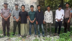 ‘হ্যালো ডিসি’তে অভিযোগ: ঢাকার ৪ উপজেলায় মাদকবিরোধী বিশেষ অভিযান ছবিতে ‘হ্যালো ডিসি’তে অভিযোগ: ঢাকার ৪ উপজেলায় মাদকবিরোধী বিশেষ অভিযান সংক্রান্ত দৃশ্য