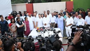 রাজনৈতিক প্রতিরোধ চলবে: রাহুল গান্ধী ছবিতে রাজনৈতিক প্রতিরোধ চলবে: রাহুল গান্ধী সংক্রান্ত দৃশ্য