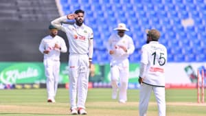 জয়ের জন্য শেষ দিনে বাংলাদেশের চাই ৭ উইকেট, আফগানিস্তানের ৩৪৭ রান ছবিতে জয়ের জন্য শেষ দিনে বাংলাদেশের চাই ৭ উইকেট, আফগানিস্তানের ৩৪৭ রান সংক্রান্ত দৃশ্য