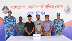 সুন্দরবনে মুক্তিপণের দাবিতে অপহৃত ৪ জেলে উদ্ধার ছবিতে সুন্দরবনে মুক্তিপণের দাবিতে অপহৃত ৪ জেলে উদ্ধার সংক্রান্ত দৃশ্য