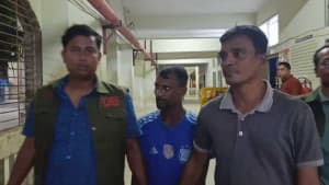 আদালতে তাজমীন হত্যার দায় স্বীকার অটোরিকশা চালক সুমনের ছবিতে আদালতে তাজমীন হত্যার দায় স্বীকার অটোরিকশা চালক সুমনের সংক্রান্ত দৃশ্য