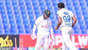 ৪ রানের ব্যবধানে ৩ উইকেট হারিয়ে চাপে বাংলাদেশ ছবিতে ৪ রানের ব্যবধানে ৩ উইকেট হারিয়ে চাপে বাংলাদেশ সংক্রান্ত দৃশ্য