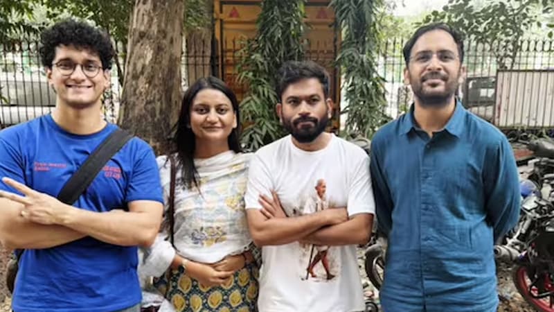 যে শর্তে মুক্তি পেলেন অভিজিৎ দীপকে যে শর্তে মুক্তি পেলেন অভিজিৎ দীপকে