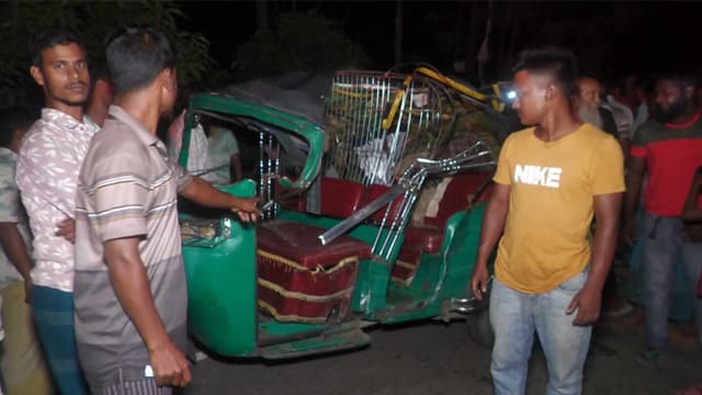 শেরপুরে বাস চাপায় সিএনজি অটোরিকশার এক যাত্রী নিহত, আহত চার শেরপুরে বাস চাপায় সিএনজি অটোরিকশার এক যাত্রী নিহত, আহত চার