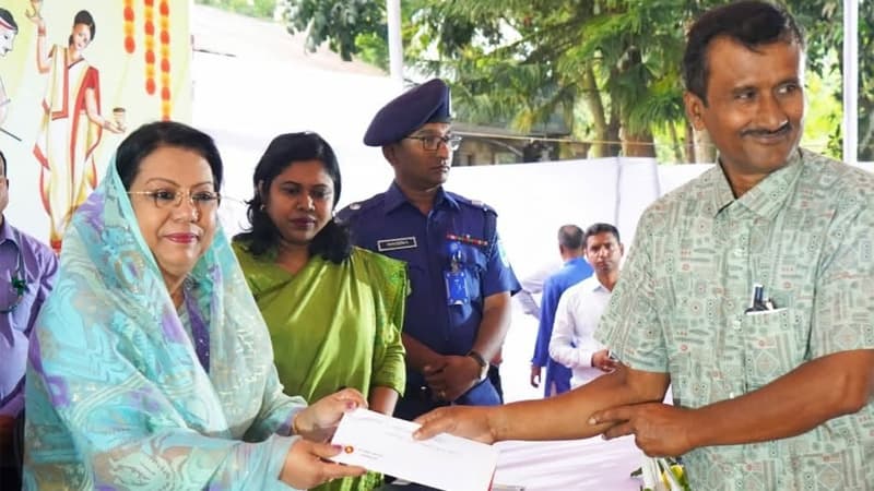 ঈদ ও পূজা আমাদের সবার উৎসব: খাদ্যমন্ত্রী ঈদ ও পূজা আমাদের সবার উৎসব: খাদ্যমন্ত্রী