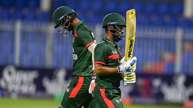 বাংলাদেশের ব্যাটিং দুর্বলতা নিয়ে ইমরুলের ক্ষোভ বাংলাদেশের ব্যাটিং দুর্বলতা নিয়ে ইমরুলের ক্ষোভ
