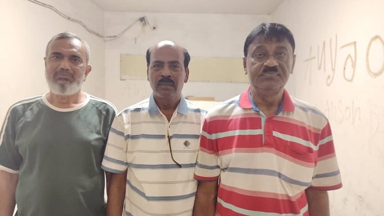 মোহাম্মদপুরে কার্যক্রম নিষিদ্ধ আওয়ামী লীগের তিন নেতা গ্রেফতার মোহাম্মদপুরে কার্যক্রম নিষিদ্ধ আওয়ামী লীগের তিন নেতা গ্রেফতার