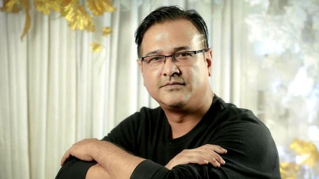 গাড়ি লক্ষ্য করে গুলি: মামলা করলেন আসিফ আকবর গাড়ি লক্ষ্য করে গুলি: মামলা করলেন আসিফ আকবর