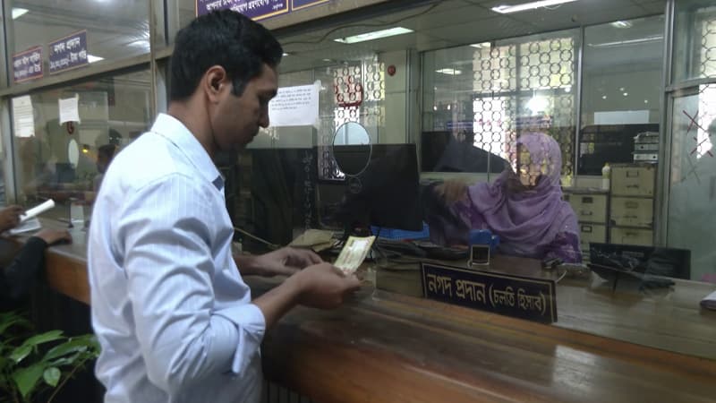 ব্যাংক ও শেয়ারবাজার খোলা আজ, চলবে সরকারি দফতরের কার্যক্রমও ব্যাংক ও শেয়ারবাজার খোলা আজ, চলবে সরকারি দফতরের কার্যক্রমও