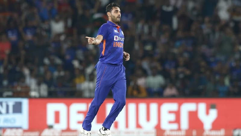 ৪ বছর পর ভারতীয় দলে ফিরলেন ভুবনেশ্বর কুমার ৪ বছর পর ভারতীয় দলে ফিরলেন ভুবনেশ্বর কুমার