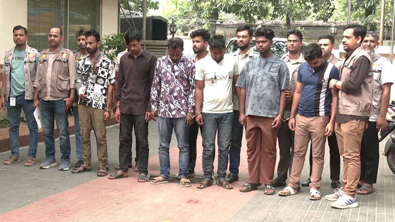 সময় টিভিতে সংবাদ প্রচারের পর মোটরসাইকেল চোর চক্রের মূলহোতাসহ গ্রেফতার ৬ সময় টিভিতে সংবাদ প্রচারের পর মোটরসাইকেল চোর চক্রের মূলহোতাসহ গ্রেফতার ৬
