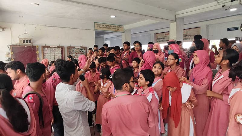প্রাথমিক শিক্ষা চালুর সিদ্ধান্তের প্রতিবাদে বরিশাল সরকারি মডেল স্কুল এন্ড কলেজে বিক্ষোভ প্রাথমিক শিক্ষা চালুর সিদ্ধান্তের প্রতিবাদে বরিশাল সরকারি মডেল স্কুল এন্ড কলেজে বিক্ষোভ