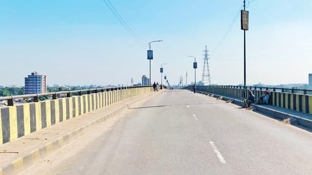 ডেমরা সেতু মেরামতে দুদিন যানজটের শঙ্কা, বিকল্প সড়ক ব্যবহারের অনুরোধ ডেমরা সেতু মেরামতে দুদিন যানজটের শঙ্কা, বিকল্প সড়ক ব্যবহারের অনুরোধ
