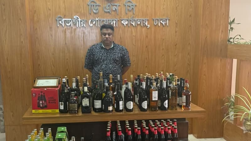 গভীর রাতে সেভেনটি এইট রেস্টহাউজে অভিযান, অবৈধ বিদেশি মদ জব্দ গভীর রাতে সেভেনটি এইট রেস্টহাউজে অভিযান, অবৈধ বিদেশি মদ জব্দ