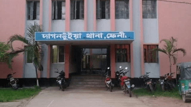 ফেনীতে মেয়ের বটির কোপে মায়ের মৃত্যু, আটক ১ ফেনীতে মেয়ের বটির কোপে মায়ের মৃত্যু, আটক ১