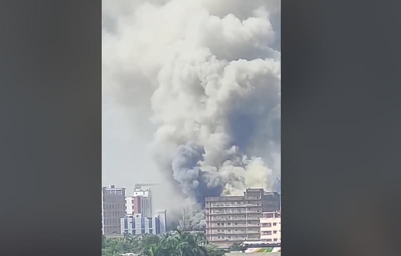 টঙ্গীতে ওষুধ কারখানায় ভয়াবহ আগুন টঙ্গীতে ওষুধ কারখানায় ভয়াবহ আগুন