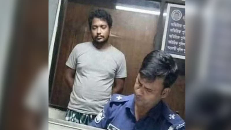 স্ত্রীকে কুপিয়ে-গলাকেটে হত্যার পর ৯৯৯-এ ফোন করে পুলিশ ডাকলেন স্বামী স্ত্রীকে কুপিয়ে-গলাকেটে হত্যার পর ৯৯৯-এ ফোন করে পুলিশ ডাকলেন স্বামী