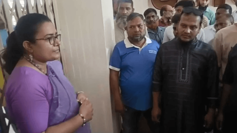 সার ডিলার নিয়োগে অনিয়ম, ইউএনও কার্যালয়ে তালা সার ডিলার নিয়োগে অনিয়ম, ইউএনও কার্যালয়ে তালা