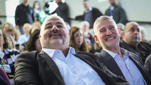 নেতানিয়াহুকে বিদায় করতে আরব দলগুলোকে নিয়ে ঐক্যের ডাক গোলানের নেতানিয়াহুকে বিদায় করতে আরব দলগুলোকে নিয়ে ঐক্যের ডাক গোলানের