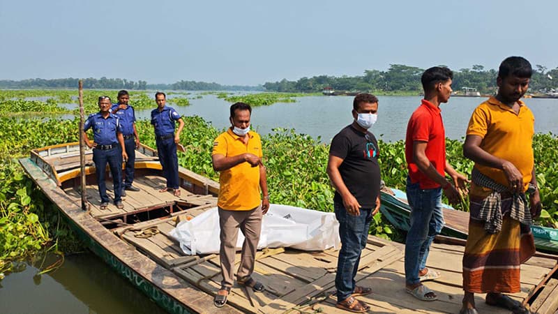 পিরোজপুরে ট্রলারডুবি: ৩ দিন পর নিখোঁজ গৃহবধূর মরদেহ উদ্ধার পিরোজপুরে ট্রলারডুবি: ৩ দিন পর নিখোঁজ গৃহবধূর মরদেহ উদ্ধার