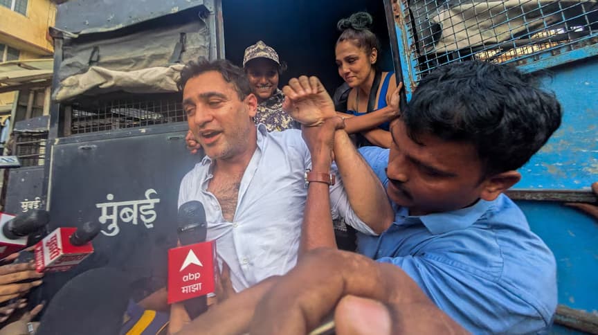 দেশ ছাড়ার নোটিশকে চ্যালেঞ্জ করে হাইকোর্টে যাচ্ছেন অভিনেতা ইমরান খান দেশ ছাড়ার নোটিশকে চ্যালেঞ্জ করে হাইকোর্টে যাচ্ছেন অভিনেতা ইমরান খান