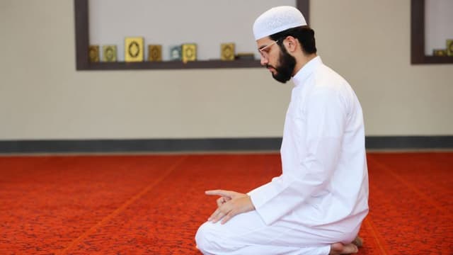 নামাজের বৈঠকে কখন শাহাদাত আঙুল ইশারা করবেন? নামাজের বৈঠকে কখন শাহাদাত আঙুল ইশারা করবেন?