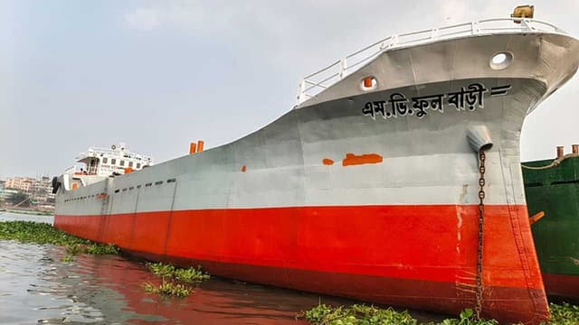 মোংলায় তেলবাহী ট্যাংকারের ধাক্কায় জাহাজডুবি, ৯ নাবিক উদ্ধার মোংলায় তেলবাহী ট্যাংকারের ধাক্কায় জাহাজডুবি, ৯ নাবিক উদ্ধার