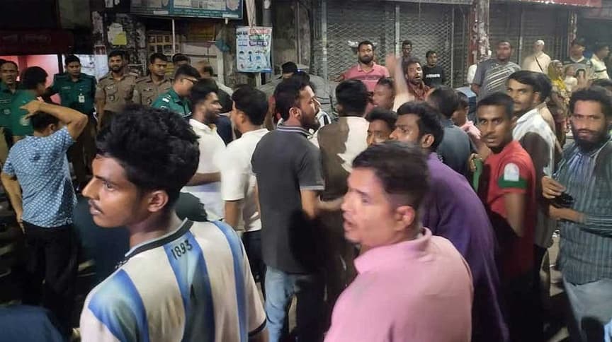 ‘জয় বাংলা’ স্লোগান দেওয়ার অভিযোগ তুলে সিপিবির মিছিলে হামলা ‘জয় বাংলা’ স্লোগান দেওয়ার অভিযোগ তুলে সিপিবির মিছিলে হামলা