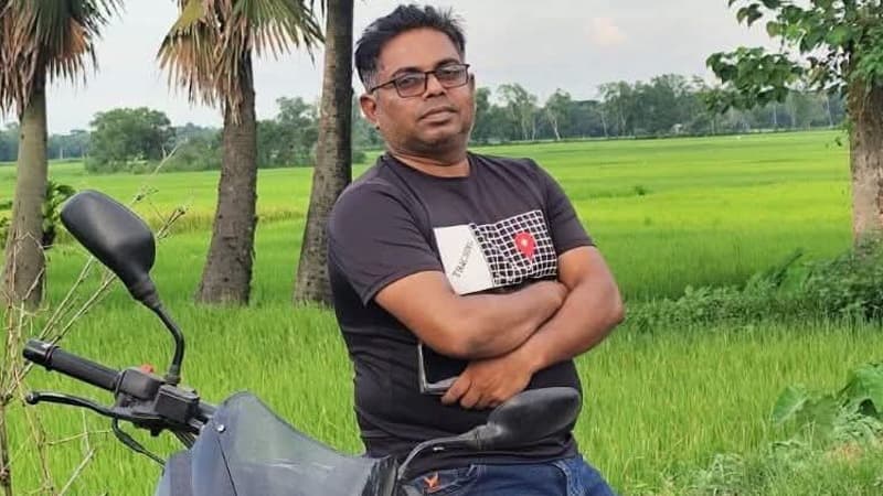 কুমিল্লায় যুবদল নেতাকে নৃশংসভাবে কুপিয়ে হত্যা কুমিল্লায় যুবদল নেতাকে নৃশংসভাবে কুপিয়ে হত্যা