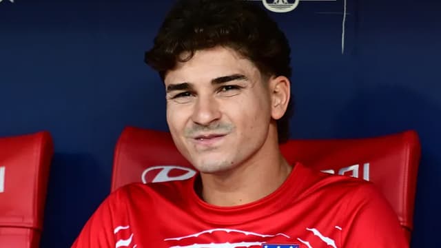 ‘না জানিয়ে’ আলভারেজকে দলে ভেড়ানোর চেষ্টা করায় বার্সেলোনাকে জরিমানা ‘না জানিয়ে’ আলভারেজকে দলে ভেড়ানোর চেষ্টা করায় বার্সেলোনাকে জরিমানা