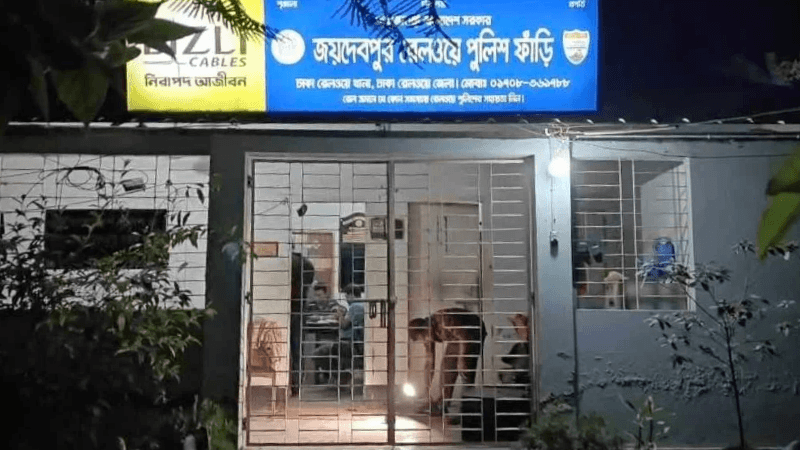 আসামি ছিনিয়ে নিতে গাজীপুরে পুলিশ ফাঁড়িতে হামলা, আহত ২ আসামি ছিনিয়ে নিতে গাজীপুরে পুলিশ ফাঁড়িতে হামলা, আহত ২