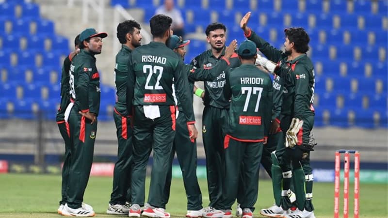 বাঁচা-মরার ম্যাচে টস জিতে ব্যাটিংয়ে বাংলাদেশ বাঁচা-মরার ম্যাচে টস জিতে ব্যাটিংয়ে বাংলাদেশ