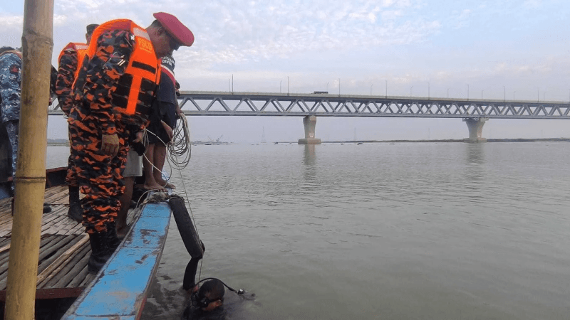 পদ্মা সেতু এলাকায় নদীতে বাড়ছে দুর্ঘটনা, নিরাপত্তা নিয়ে উদ্বেগ পদ্মা সেতু এলাকায় নদীতে বাড়ছে দুর্ঘটনা, নিরাপত্তা নিয়ে উদ্বেগ