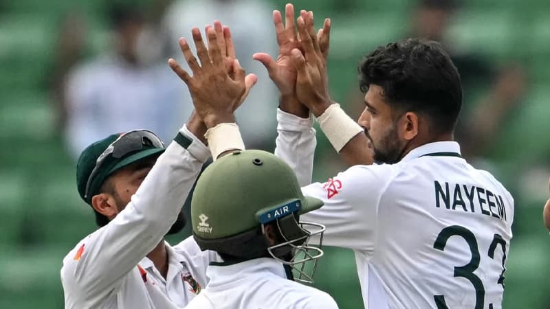 নাঈমের ঘূর্ণিতে লিড পেল বাংলাদেশ নাঈমের ঘূর্ণিতে লিড পেল বাংলাদেশ