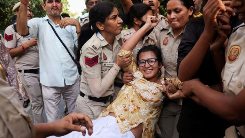 বিক্ষোভের সময় আবারও আটক নেহা বোরা বিক্ষোভের সময় আবারও আটক নেহা বোরা