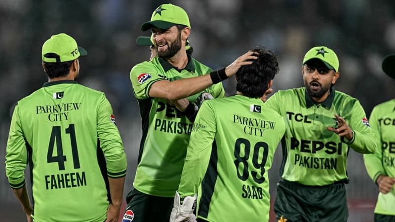স্তন ক্যানসার সচেতনতায় গোলাপি জার্সি পরবে পাকিস্তান স্তন ক্যানসার সচেতনতায় গোলাপি জার্সি পরবে পাকিস্তান