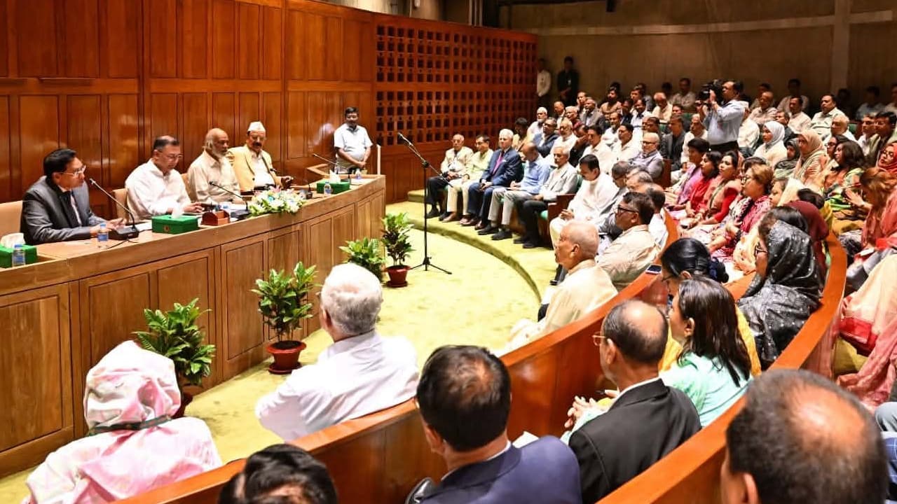 চাঁদাবাজদের বিরুদ্ধে ব্যবস্থা নিতে কঠোর নির্দেশ প্রধানমন্ত্রীর চাঁদাবাজদের বিরুদ্ধে ব্যবস্থা নিতে কঠোর নির্দেশ প্রধানমন্ত্রীর